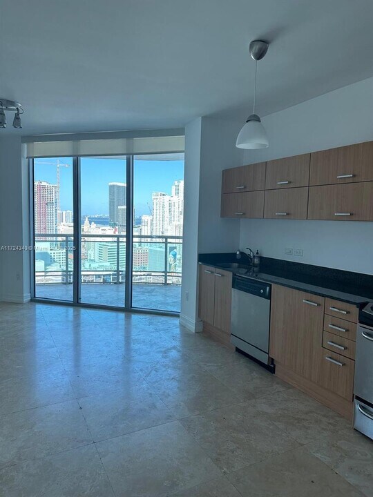350 S Miami Ave, Unit 2913 in Miami, FL - Building Photo