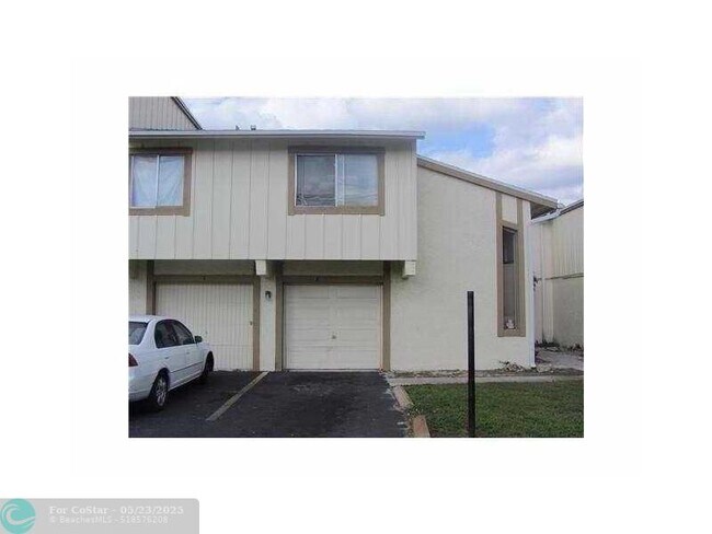 2222 NW 59th Wy in Lauderhill, FL - Building Photo - Building Photo