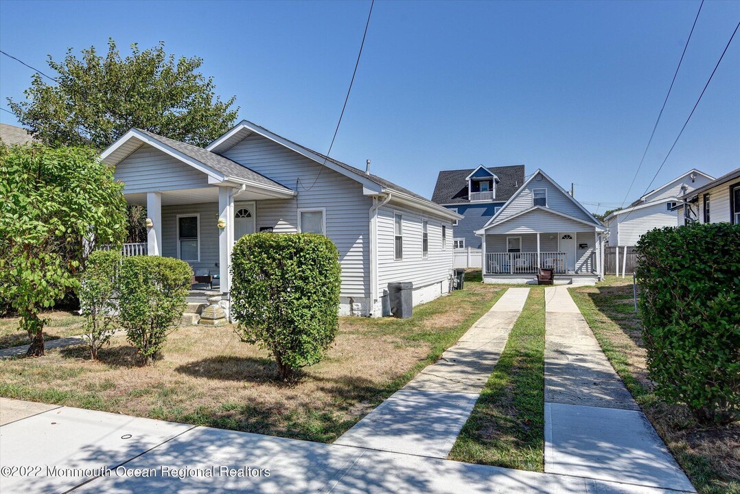 408 16th Ave in Belmar, NJ - Building Photo