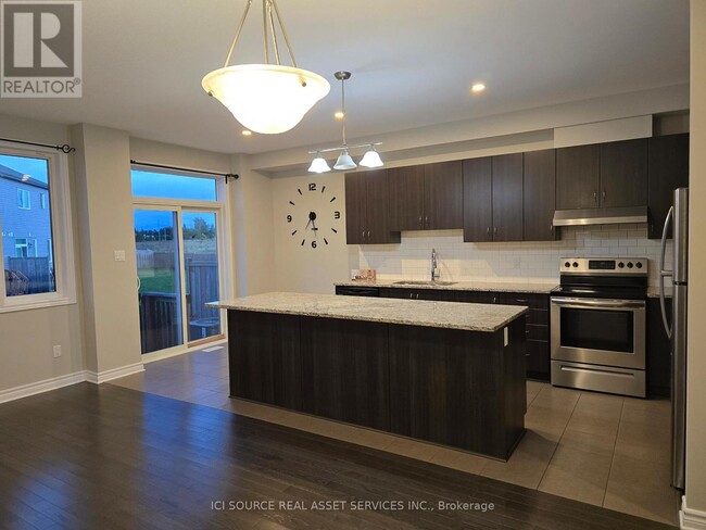 193 Kimpton Dr in Ottawa, ON - Building Photo - Building Photo