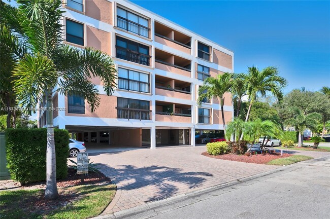 5495 NE 25th Ave in Fort Lauderdale, FL - Foto de edificio - Building Photo