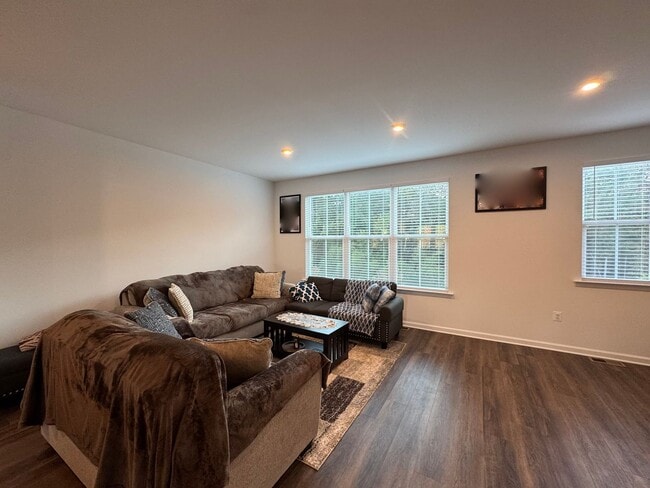 10162 Queens Wy in Manassas, VA - Building Photo - Building Photo
