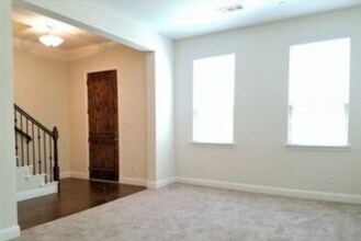 517 W Royal Ln in Irving, TX - Building Photo - Building Photo