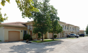 6902-6906 NW 70th Ave Apartments