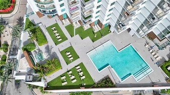 350 S Miami Ave, Unit 3902 in Miami, FL - Building Photo