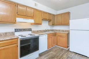 Green Lakes in Virginia Beach, VA - Building Photo