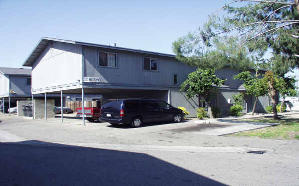 Regency Park Apartments in Sanger, CA - Foto de edificio - Building Photo