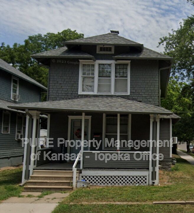 1534 SW Central Park Ave in Topeka, KS - Building Photo