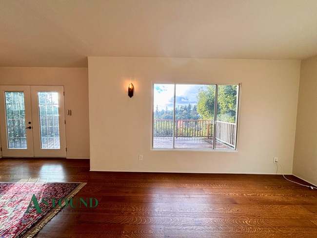 915 Glendome Cir in Oakland, CA - Building Photo - Building Photo