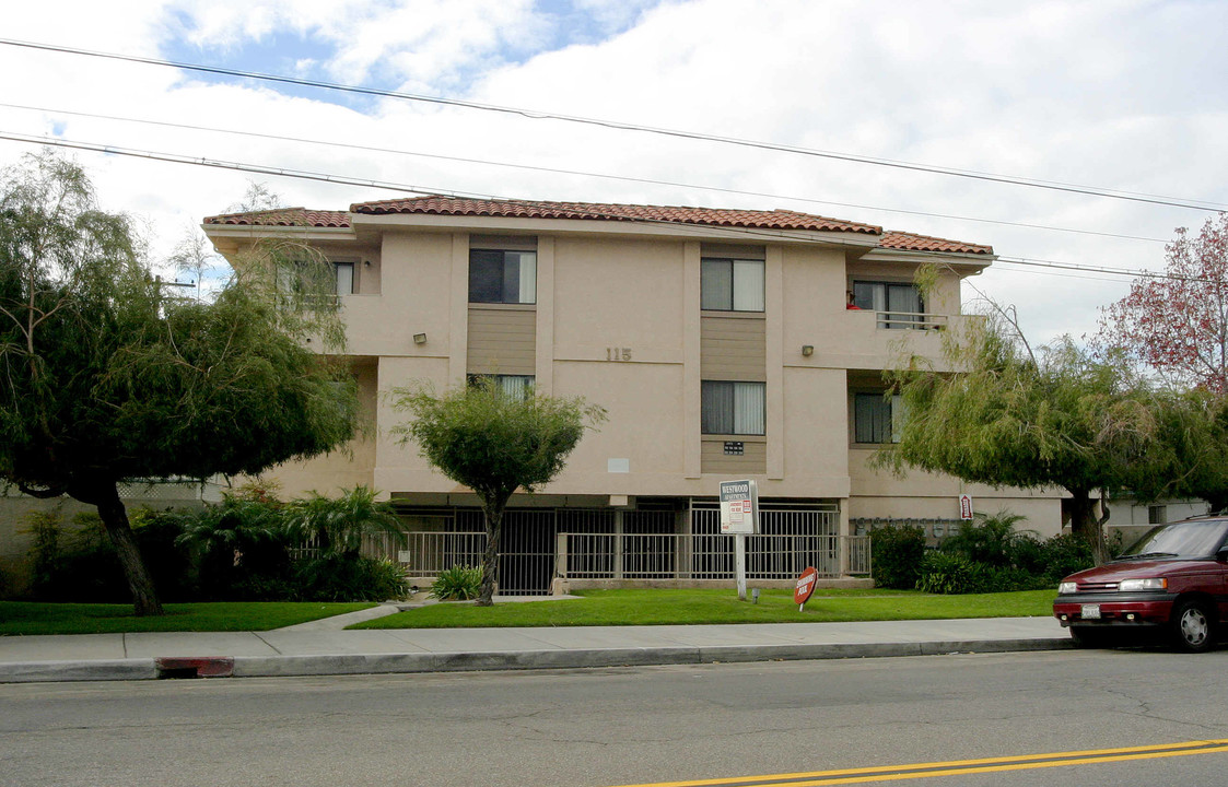 115 West in Anaheim, CA - Building Photo