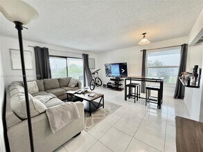 505 S Pine Island Rd in Plantation, FL - Building Photo - Building Photo