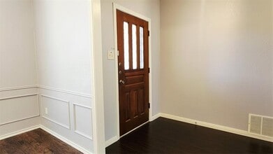 1900 Robin Meadow Dr in Carrollton, TX - Building Photo - Building Photo