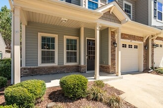 127 Cypress Hill Ln in Holly Springs, NC - Building Photo - Building Photo