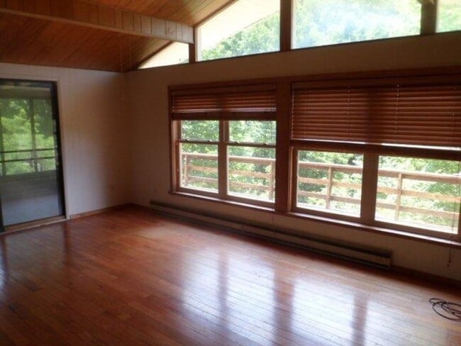 1349 Firefly Rd in Whittier, NC - Building Photo - Building Photo