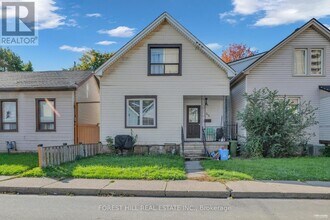 22 Harvey St in Hamilton, ON - Building Photo - Building Photo