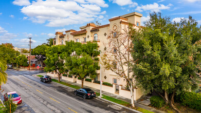 11578 Iowa Ave in Los Angeles, CA - Foto de edificio - Building Photo