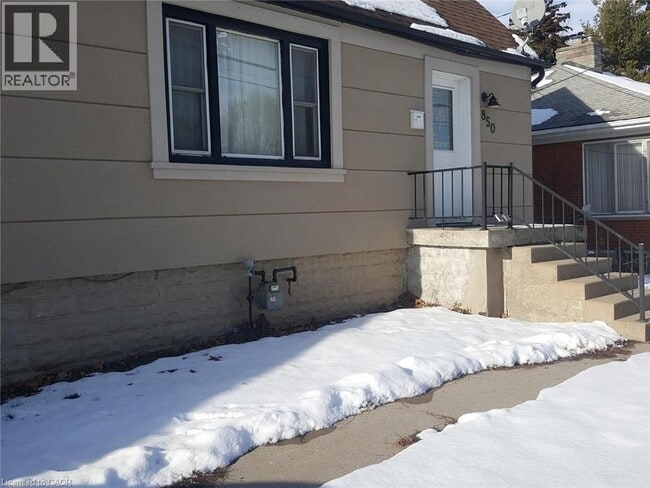 property at 850 Garth St