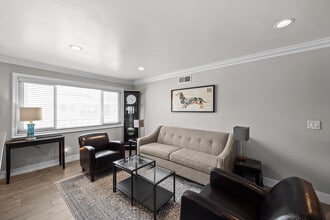 613 Avenida de la Plata in Thousand Oaks, CA - Building Photo - Building Photo