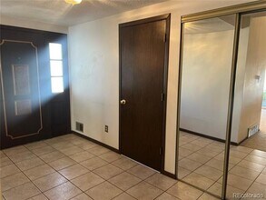 2750 S Heather Gardens Way in Aurora, CO - Building Photo - Building Photo