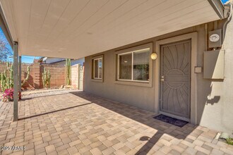 8613 E Laredo Ln in Scottsdale, AZ - Building Photo - Building Photo