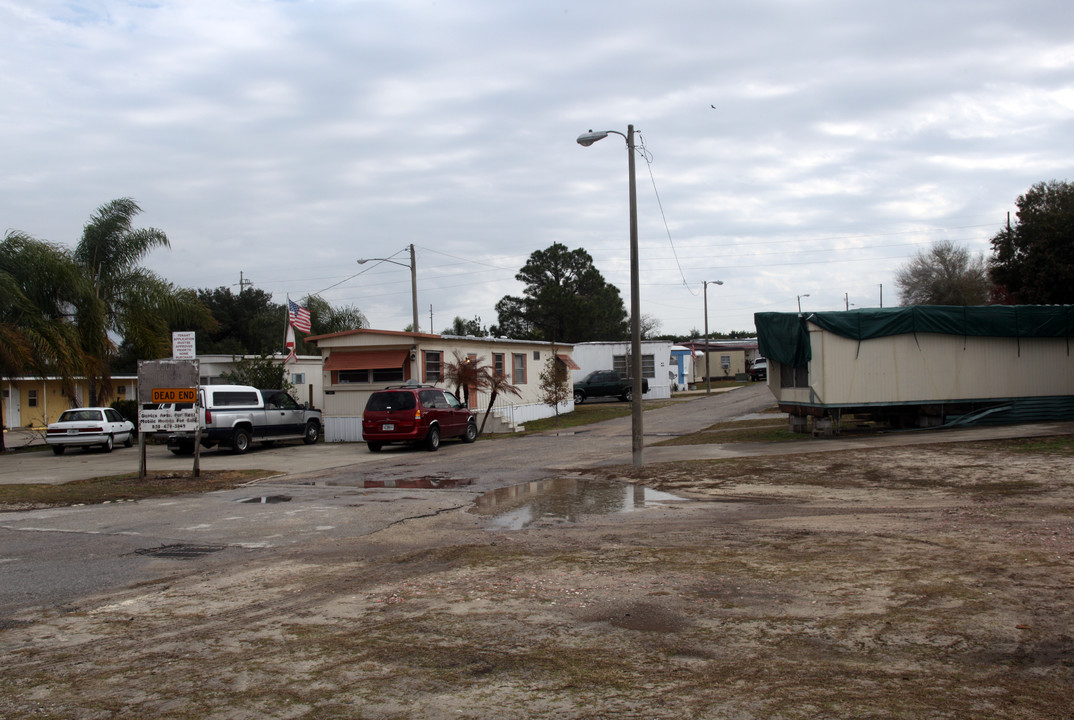 Lakeside Gardens Mobile Home Park in Lake Wales, FL - Foto de edificio