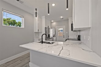 9301 E Avenue L in Houston, TX - Building Photo - Building Photo