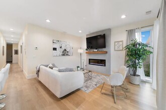 2110 W Washington Blvd in Chicago, IL - Foto de edificio - Building Photo