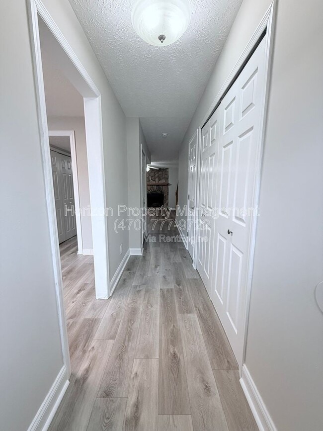 2498 Hidden Cove Ct in Gainesville, GA - Foto de edificio - Building Photo