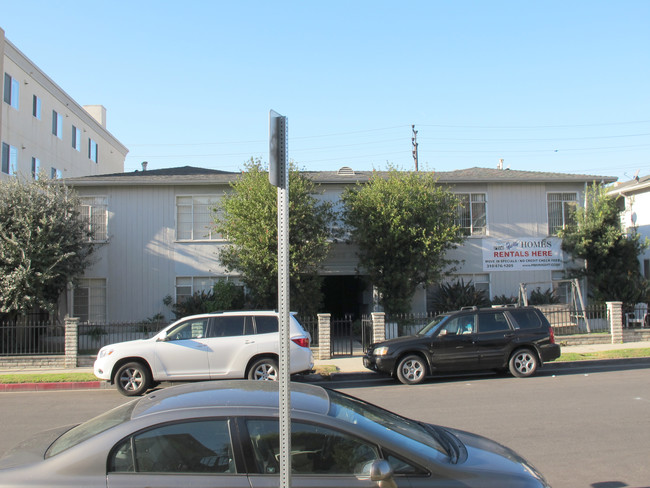 1235 S Westgate Ave in Los Angeles, CA - Building Photo - Building Photo