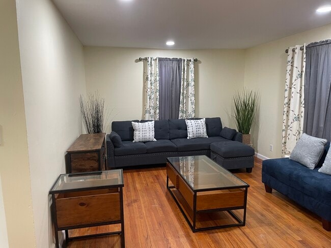 311 Warner Ave, Unit 311 Warner Ave