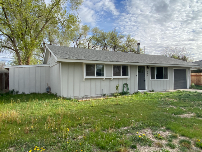 1030 E 15th N in Mountain Home, ID - Foto de edificio - Building Photo