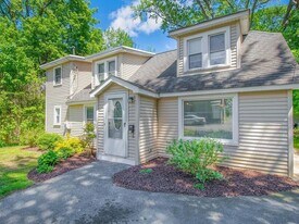 15 Casimir St in Westfield, MA - Building Photo