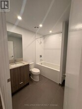 430 Square One Dr in Mississauga, ON - Building Photo - Building Photo