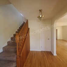 946 SE Nehalem St in Portland, OR - Building Photo - Building Photo