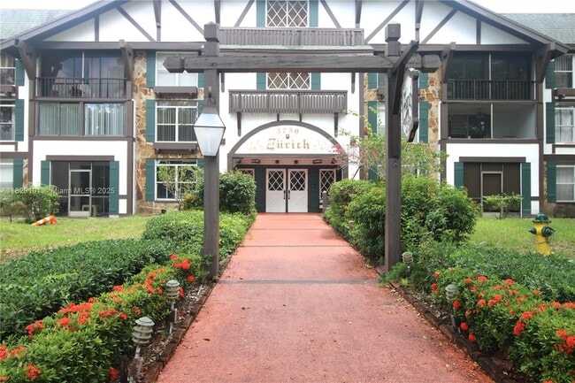 3750 Inverrary Dr in Lauderhill, FL - Building Photo - Building Photo