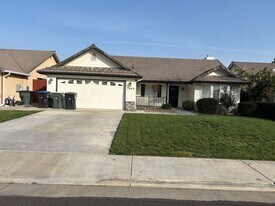 3908 S Dans St in Visalia, CA - Building Photo