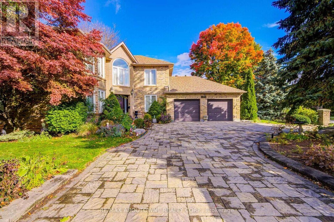 1248 Old Colony Rd in Oakville, ON - Building Photo