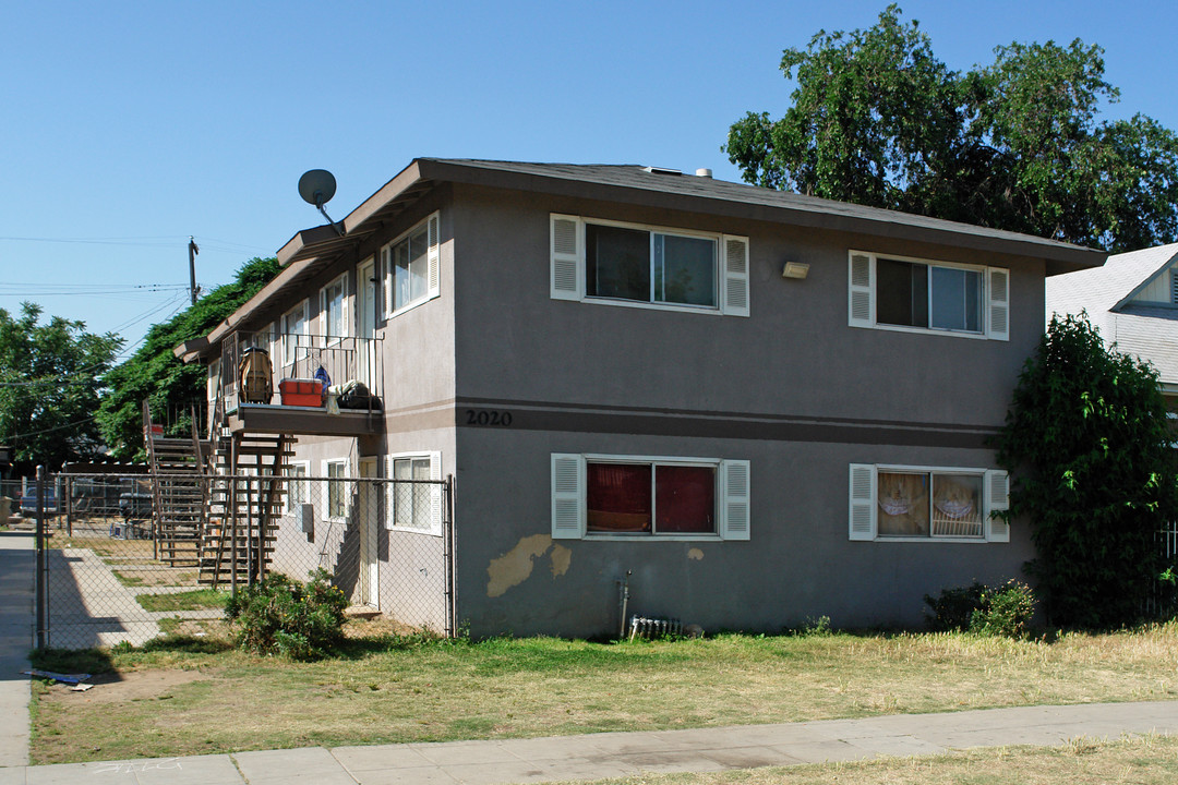 2020 E White Ave in Fresno, CA - Building Photo