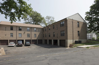 Hunter Hills Apartments in Flemington, NJ - Building Photo - Building Photo