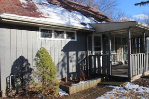 753 Jefferson Rd in Pittsburgh, PA - Building Photo