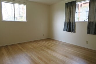 5130 Manila Ave in Oakland, CA - Foto de edificio - Building Photo