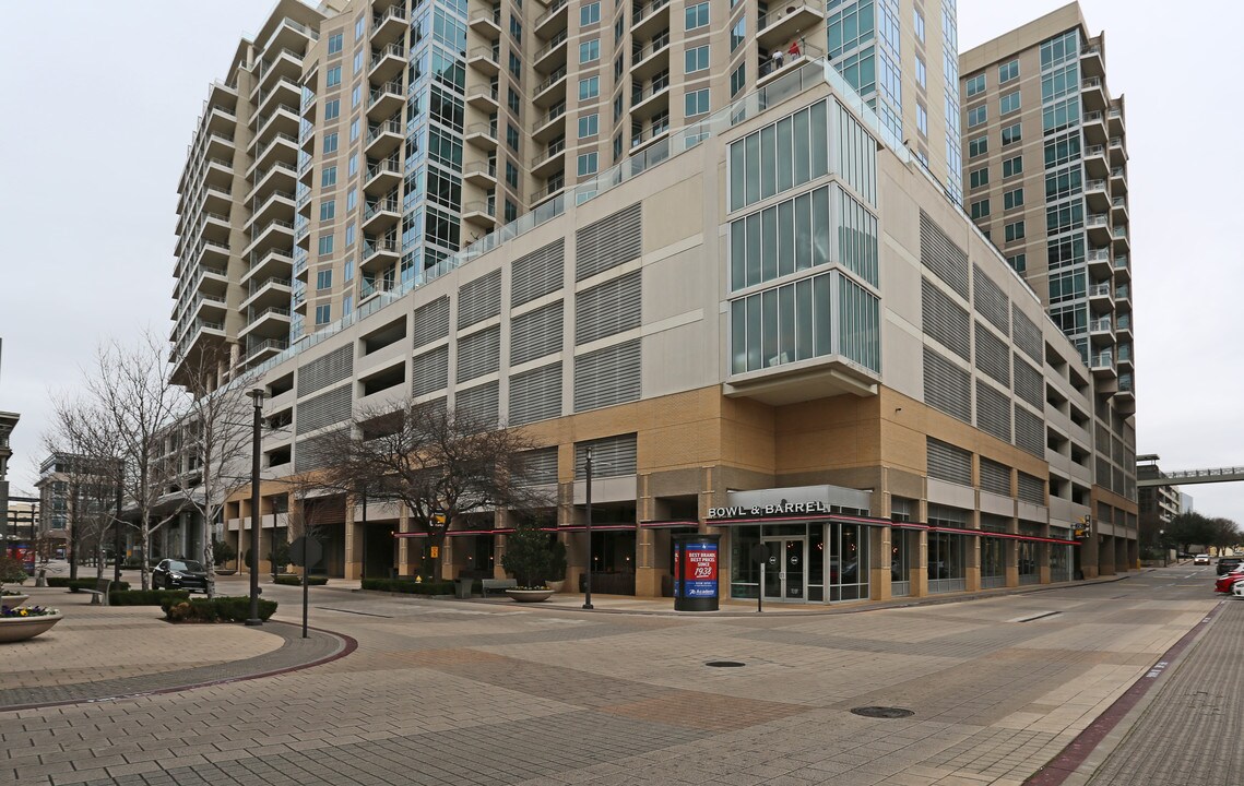 The Heights at Park Lane in Dallas, TX - Building Photo