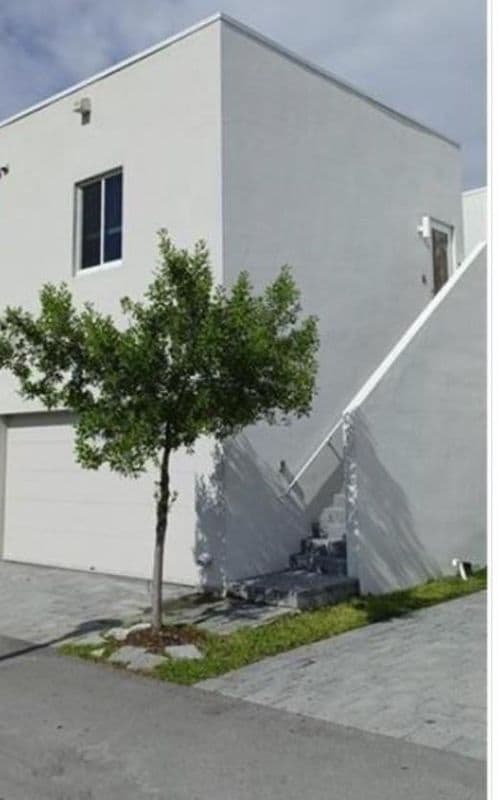 6667 NW 102nd Path in Doral, FL - Building Photo - Building Photo