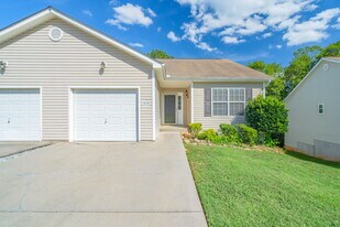 1034 Brittany Deanne Ln in Knoxville, TN - Building Photo