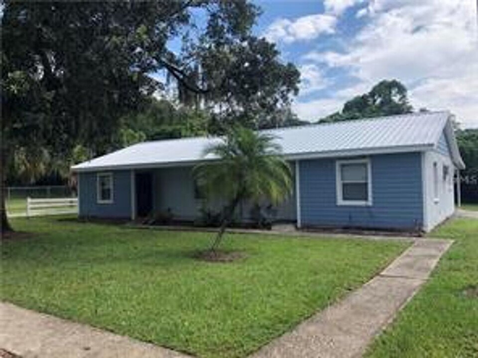 1408 Spencer Ct in Plant City, FL - Building Photo