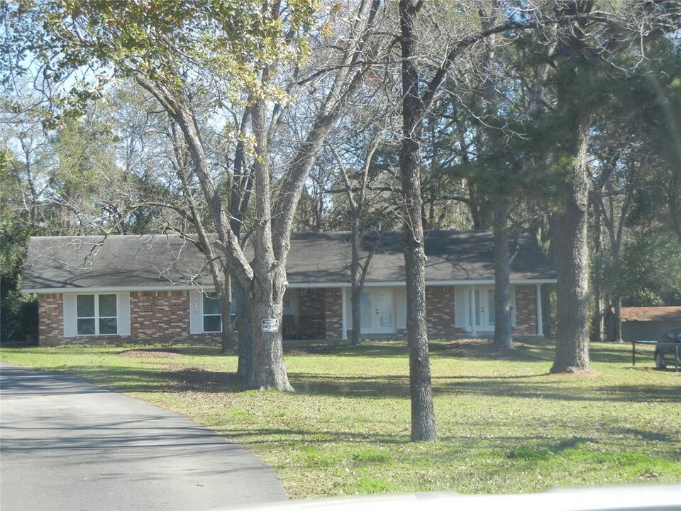 1302 S Frazier St in Conroe, TX - Building Photo