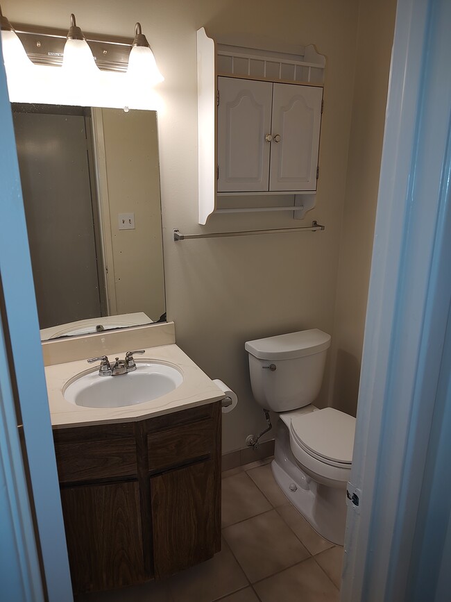 71 W Santa Ana Ave, Unit Santa Ana Apartment in Clovis, CA - Foto de edificio - Building Photo