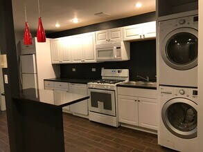 10037 Walnut Ter, Unit 31310 in Palos Hills, IL - Building Photo - Building Photo