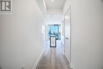 1 Fairview Rd E in Mississauga, ON - Building Photo - Building Photo