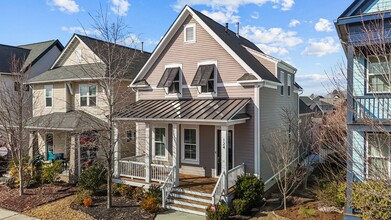 124 Rock Ledge Dr in Chapel Hill, NC - Foto de edificio - Building Photo